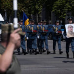 Отвел самолет от города: в Киеве простились с погибшим пилотом F-16 Максимом Устименко (видео)