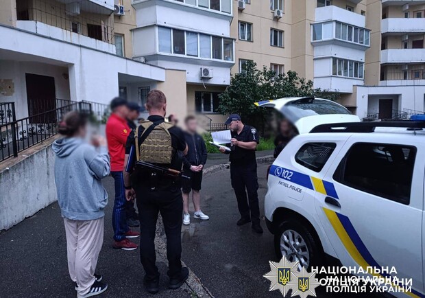 Водій вистрілив у лице перехожому через зауваження щодо паркування авто. Фото: Поліція Києва