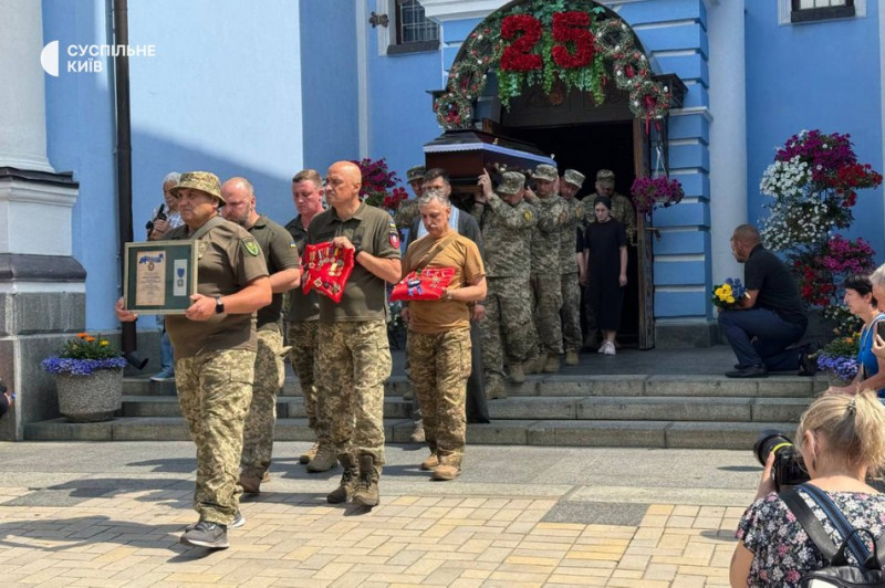 У Києві попрощалися з загиблим на війні лідером "Пласту" і засновником Самооборони Майдану Романом Орищенком