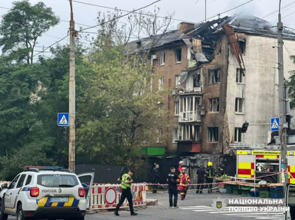 У столиці через обстріл перекрили низку вулиць, міський транспорт змінив маршрути руху