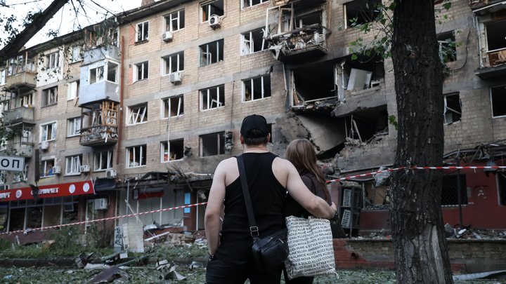 "Сильний удар, ударна хвиля, ми не постраждали, але квартира постраждала": наслідки атаки у Солом'янському районі Києва