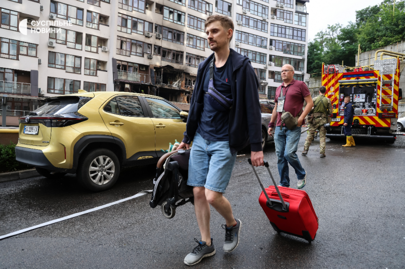 "Рятувальники спускались з нами в укриття": кияни розповіли про нічну атаку РФ