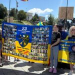 "Повертайся, сину, я без тебе не можу": у Києві відбулася мирна акція "Я без тебе, як жовтий без синього"