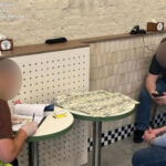В Киеве сотрудник суда за деньги "помогал" коллегам обновить данные в ТЦК