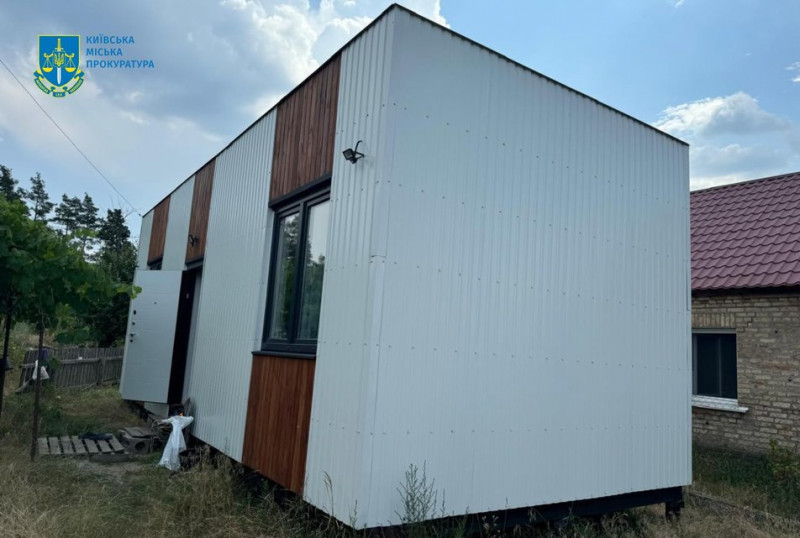 На Київщині викрили розкрадання під час будівництва модульних будинків у Мощуні