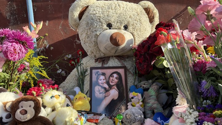У Києві попрощалися із загиблими дворічною Ангеліною та її мамою Надією