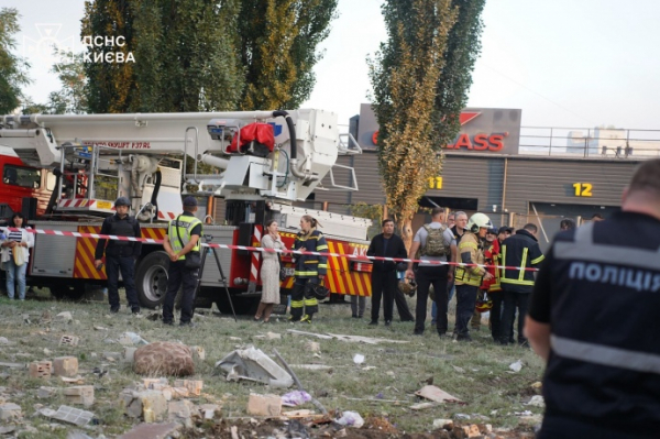 У Києві вже 18 загиблих, серед них 4 дітей, розбір завалів триває 