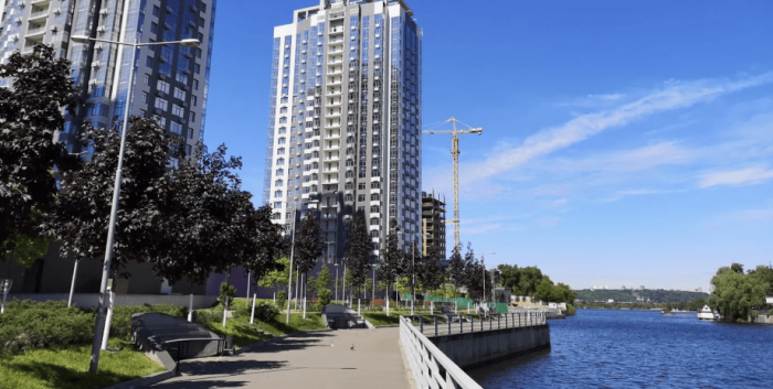 Набережная вблизи RiverStone ограждена и доступна только жителям ЖК