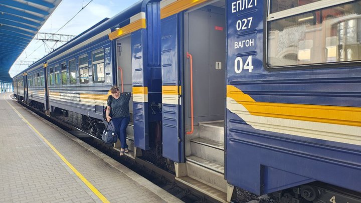 Атака РФ на Україну призвела до затримки потягів із західного напрямку у Київ та область