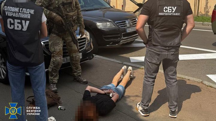 Збирала дані про Сили оборони та про пункти базування ТЦК у Києві: СБУ повідомила про затримання агентки РФ
