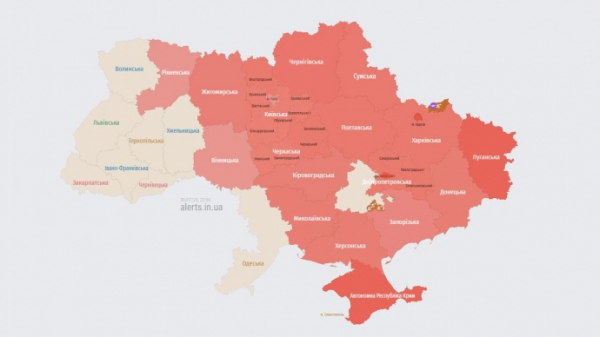Атака ворожих БпЛА: у Києві пролунали вибухи, виникли пожежі, серед постраждалих дитина