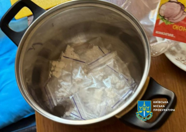 Кокаїн цілодобово: затримали членів "синдикату", які набирали кур'єрів на поліграфі