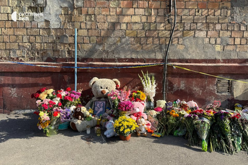 У Києві попрощалися із загиблими дворічною Ангеліною та її мамою Надією
