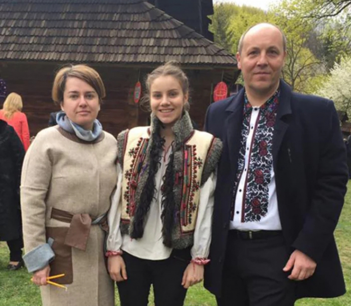 парубии Ульяна, Ярина и Андрей Парубии