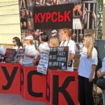 "Ми не перестанемо чекати, обов'язково дочекаємося": у Києві триває акція на підтримку полонених та безвісти зниклих