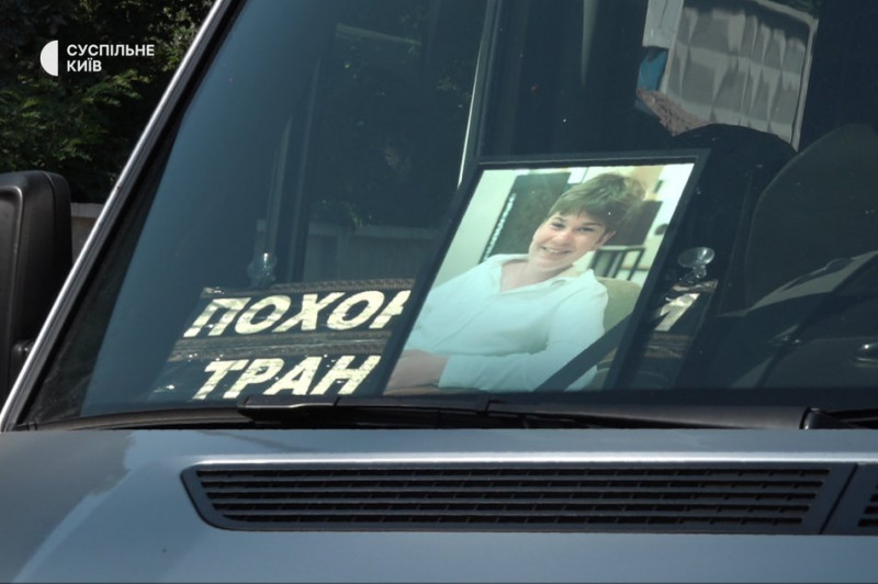 Берегла колоски на весілля, а принесла на похорон: у Києві попрощалися з загиблим 14-річним Назарієм Ковалем