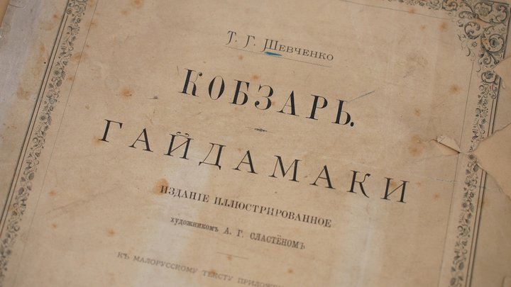 У Києві встановили пʼятиметровий бюст Шевченка — інсталяцію, з якої можна перенестися до пам'ятників поету в 37 країнах