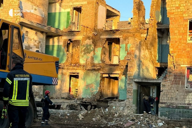 22 загиблих: у Дарницькому районі Києва триває розбір конструкцій