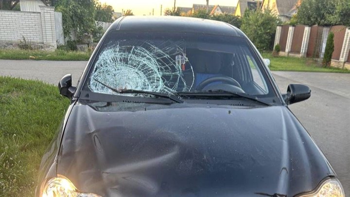 На Київщині водій збив двох дівчат на узбіччі дороги: у поліції заявили, що він був п'яний