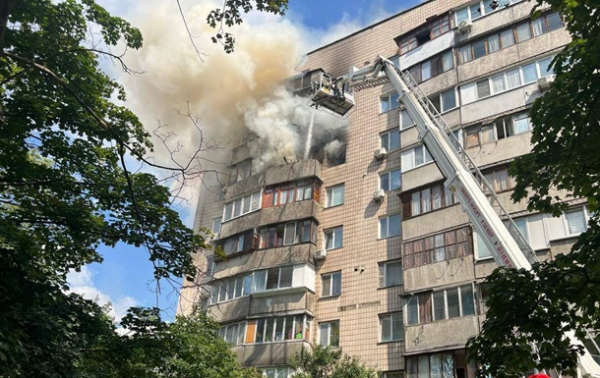 В Киеве мужчина взорвал квартиру, чтобы не впустить полицию