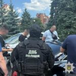 Обіцяв "продовжити" інвалідність за $15 тисяч для виїзду за кордон: підозрюють киянина
