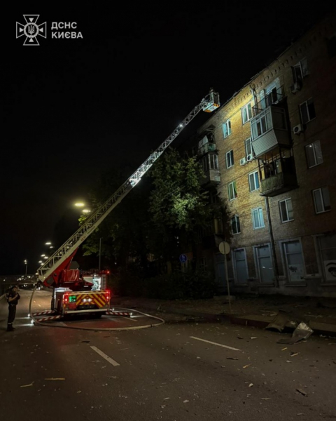 Атака ворожих БпЛА: у Києві пролунали вибухи, виникли пожежі, серед постраждалих дитина