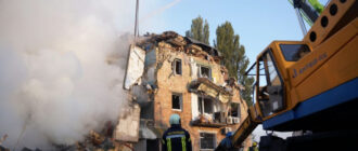 Массированный удар 28 августа: в Киеве ухудшился воздух, горожан просят закрыть окна (карта)