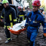 Из-под завалов в Киеве извлекли еще 10 тел