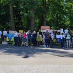 У Києві навпроти посольства США відбулася мирна акція протесту. Що вимагали люди