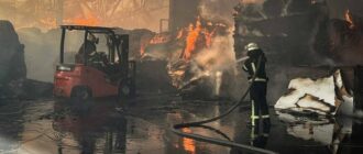 Гасили більше доби: на Київщині ліквідували пожежу на підприємстві, що виникла внаслідок обстрілу