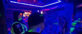 В день траура в гей-клубе Киева устроили шумную вечеринку: на мероприятие нагрянула полиция (фото)