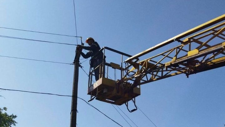 Наслідки негоди на Київщині: 10 тисяч родин залишаються без електрики