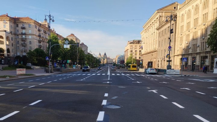 "Україна не подарує свою землю окупанту" — Зеленський на урочистостях з нагоди Дня державного прапора