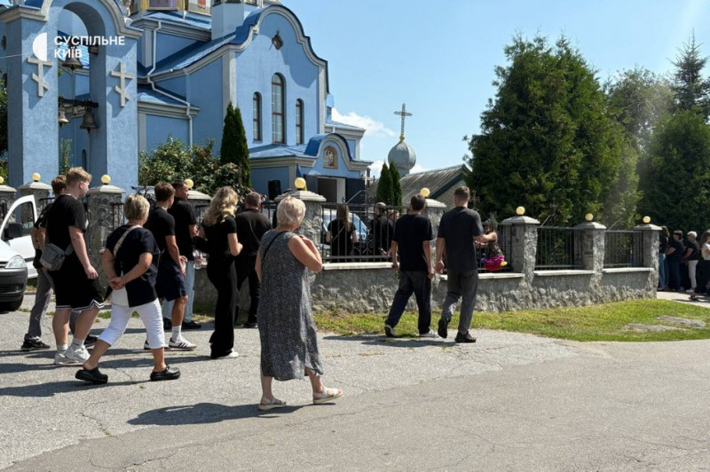 Їх вбила російська ракета: на Київщини попрощалися з вихователькою Наталією Гайовою, її синами та братом