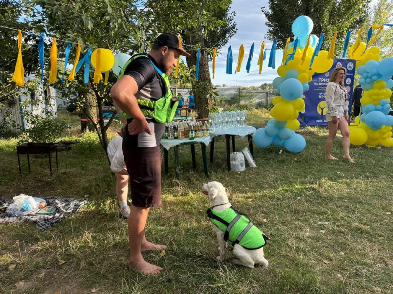 "Тризуб на хвилях Дніпра": у Києві до Дня Незалежності України провели благодійний захід
