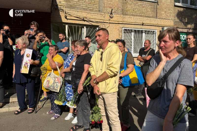 У Києві попрощалися із загиблими дворічною Ангеліною та її мамою Надією