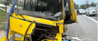 У Києві маршрутка зіткнулася з автобусом: двоє постраждалих