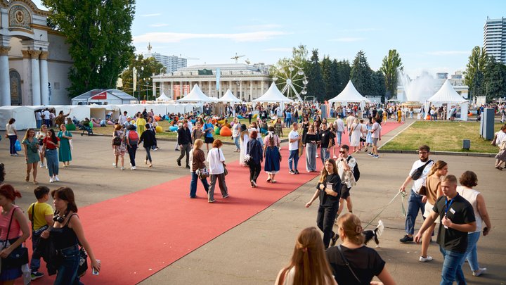 Досвід скандинавських країн: терапевтичний сад на ВДНГ матиме освітлення "заходу сонця"
