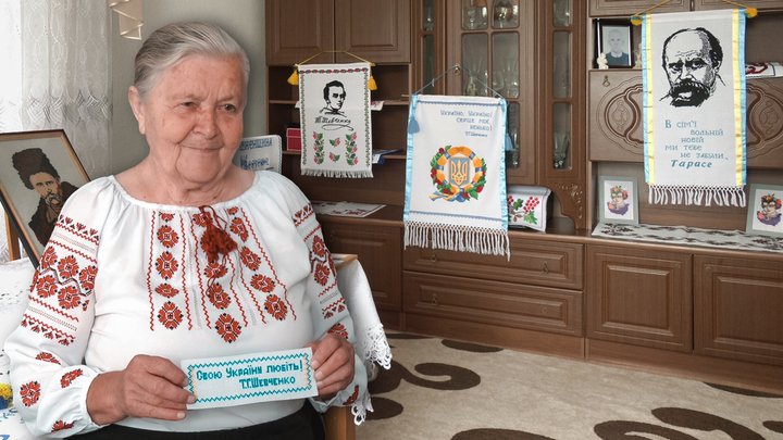 У Києві встановили пʼятиметровий бюст Шевченка — інсталяцію, з якої можна перенестися до пам'ятників поету в 37 країнах