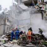 Прем'єр Норвегії та віцеканцлер Німеччини відвідали зруйнований російською ракетою будинок на Святошино