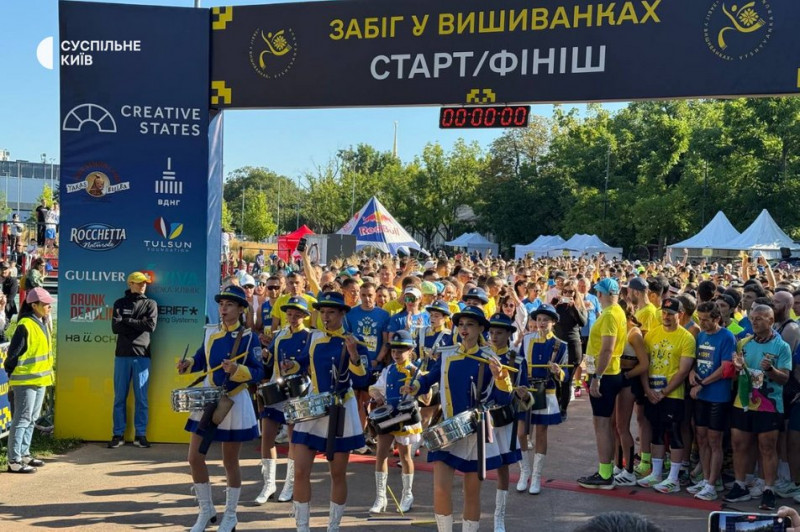 На ВДНГ провели щорічний "Забіг у вишиванках"