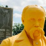У Києві встановили пʼятиметровий бюст Шевченка — інсталяцію, з якої можна перенестися до пам'ятників поету в 37 країнах