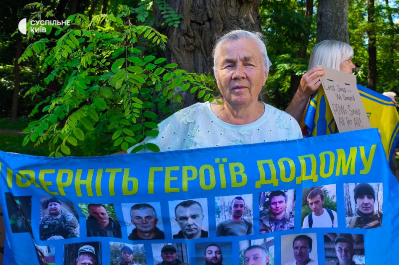 У Києві навпроти посольства США проходить мирна акція протесту. Що вимагають