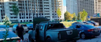 У Києві вибухнуло пофарбоване під військове авто, коли до нього наближався власник