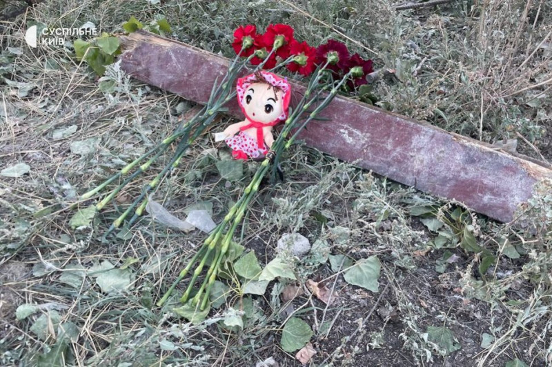 "Із усього четвертого поверху цього крила, мабуть, тільки ми вижили": мешканці будинку в Дарницькому районі про атаку РФ