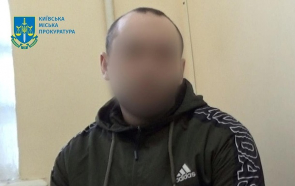 В Киеве мужчина склонял девочку к интимным отношениям и совместной жизни