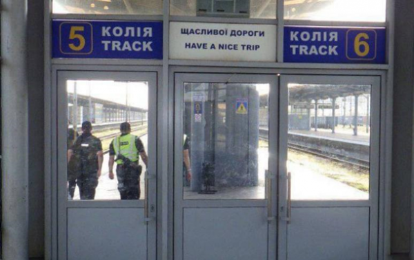 В Киеве умер мужчина, которого ударило током на крыше электропоезда