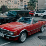 В Киеве заметили затюнингованный редкий Mercedes-Benz 560 SL