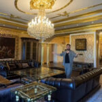 Позавидовал бы даже Пшонка: в Киеве за $3 млн продают "золотую" квартиру (видео)