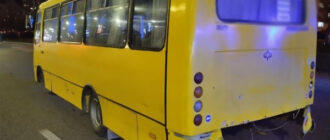 В Киеве пьяный водитель Mercedes врезался в маршрутку